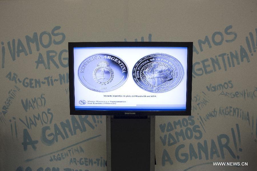 Conmemorative coin of 2014 World Cup displayed in Argentina