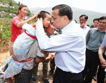 Premier Li examines situation in quake-hit Yunnan