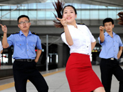 CRH stewards dance to crazy 'Little Apple' at railway station