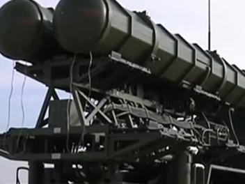 Unveil China's FD2000 long-range air defense missiles