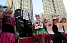 'Chinese damas' vow to say no to noise of square dance