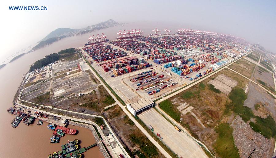 Aerial photo taken on Sept. 29, 2014 shows the Waigaoqiao container pier of the Shanghai free trade zone (FTZ) in Shanghai, east China. The Shanghai FTZ was launched in September 2013. (Xinhua/Fan Jun)