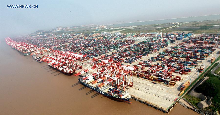 Aerial photo taken on Sept. 29, 2014 shows the Waigaoqiao container pier of the Shanghai free trade zone (FTZ) in Shanghai, east China. The Shanghai FTZ was launched in September 2013. (Xinhua/Fan Jun)