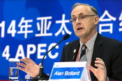 Exclusive interview with APEC chief on  China, FTAAP APEC执行主任：亚太自贸区是APEC未来努力的大方向APEC秘书处执行主任艾伦·博拉尔德近日在接受人民网英文财经频道独家专访时称，中国为寻找亚太地区新的增长引擎作出了很大贡献，亚太自贸区是APEC未来努力的大方向。【详细】2014.11.09