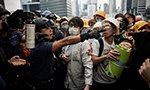 A Hongkonger working with mainland media confronted by both sides in Occupy Central reporting