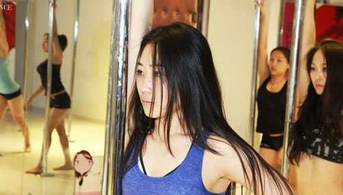 Photo story: Life of a pole dancer in Beijing