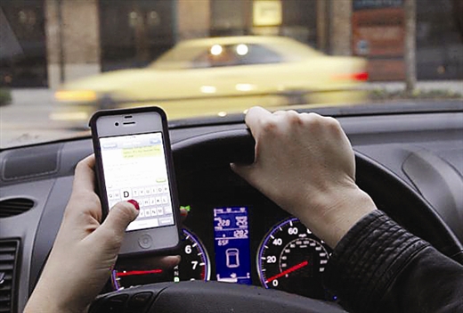 Stay off your smartphones while on the road, drivers are warned