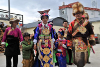 Traditional wedding of a post-80s Tibetan couple