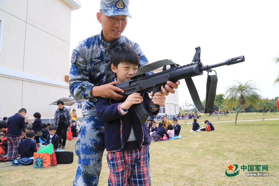 Children receive national defense education in E China 