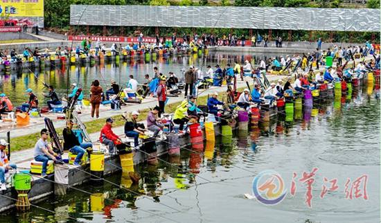 Fishing Masters Competing in Huangjiawan Bay