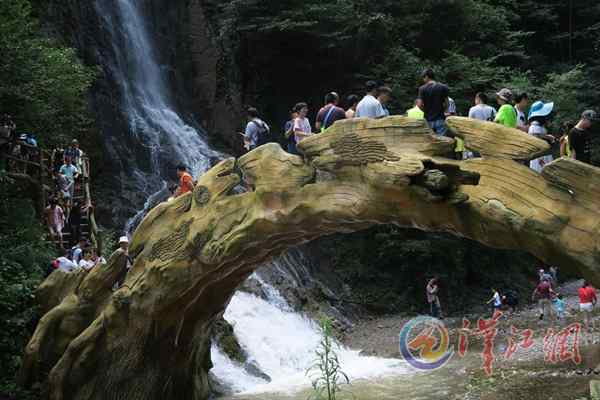 Wudaoxia Scenic Area Received More Than 5,000 Tourists On A Single Day