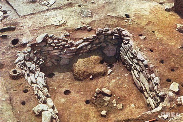 Archaeologists discover 13 ancient tombs in Tibet