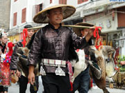 Dragon boat parade greets upcoming Dragon Boat Festival in SW China