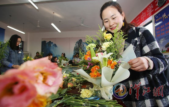 March 8 Celebrated by Training on the Art of Flower Arrangement
