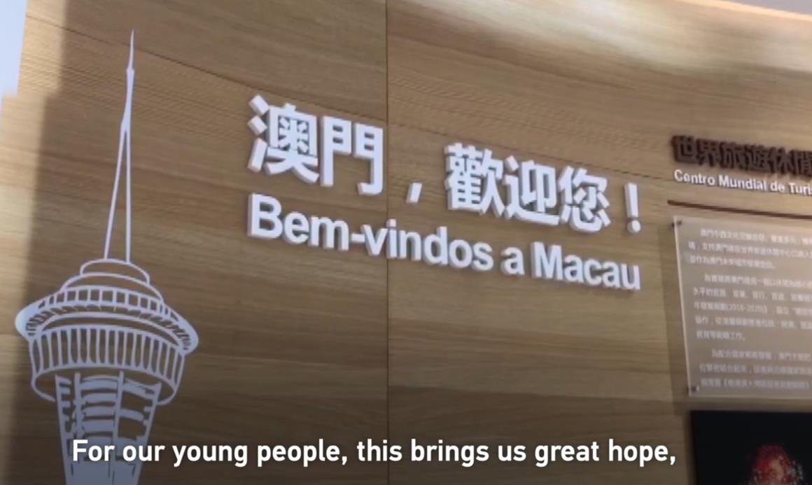 President Xi meets with international students in Macao