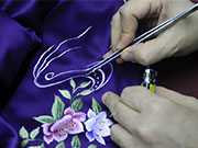 Pic story: inheritor of Laomeihua's Qipao making technique