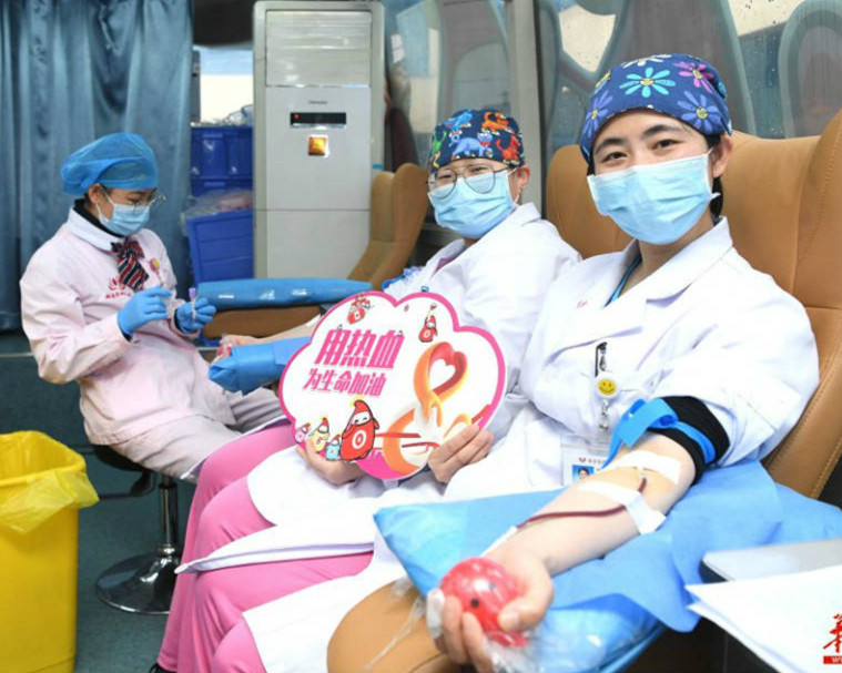 Medical staff donate blood for epidemic control