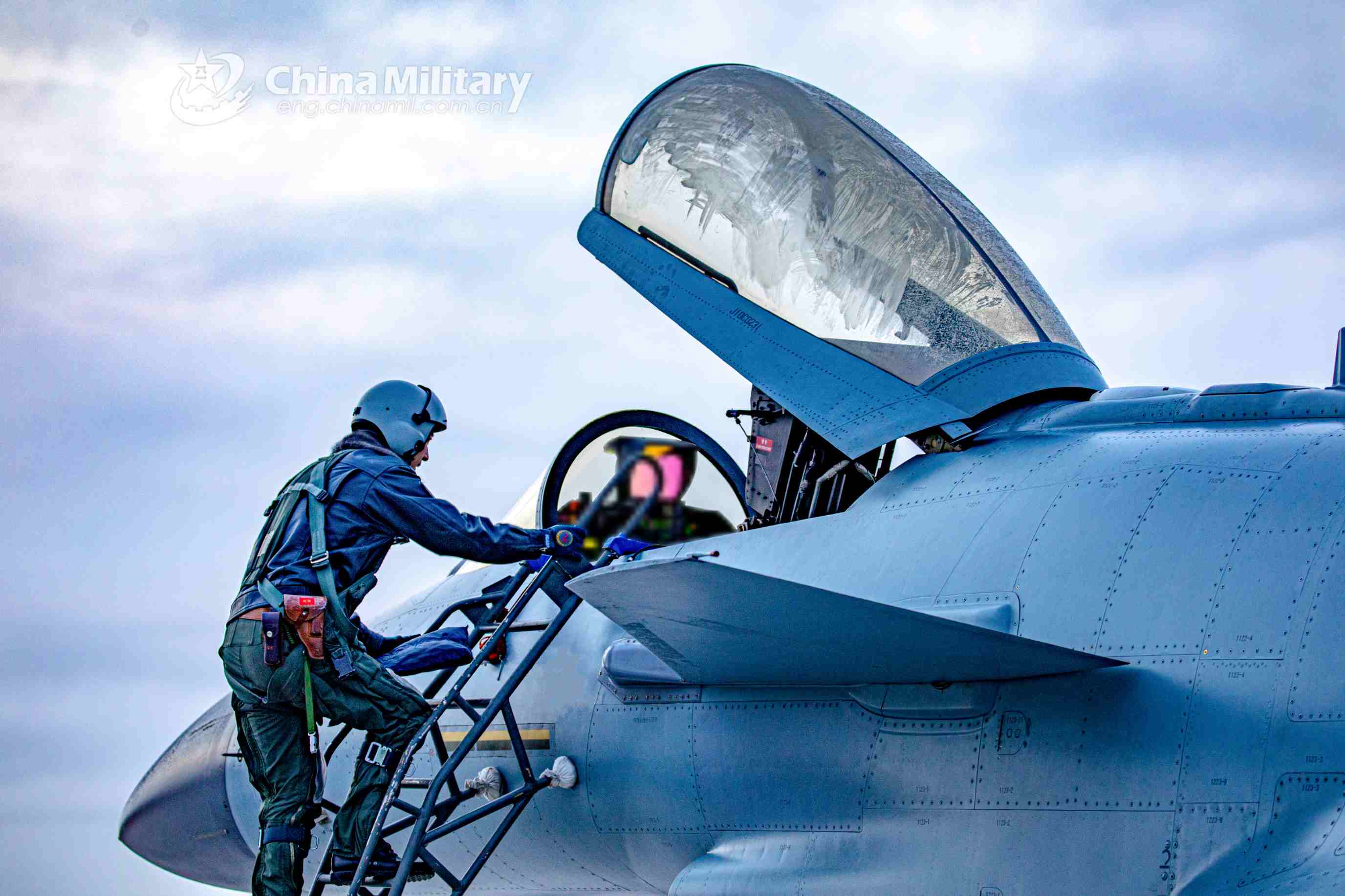 A pilot assigned to an aviation brigade of the air force under the PLA Southern Theater Command climbs into the cockpit of his J-10 fighter jet prior to an aerial combat training exercise in late November, 2020. (eng.chinamil.com.cn/Wang Guoyun)