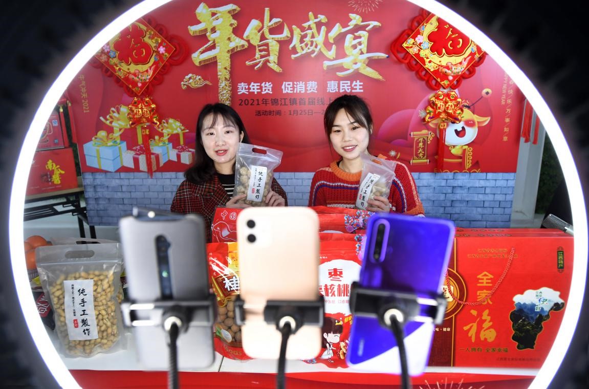 Spring Festival shopping goes online for better COVID-19 control