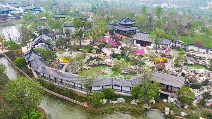 Jiangsu hosts horticultural expo in gardens transformed from quarry remains