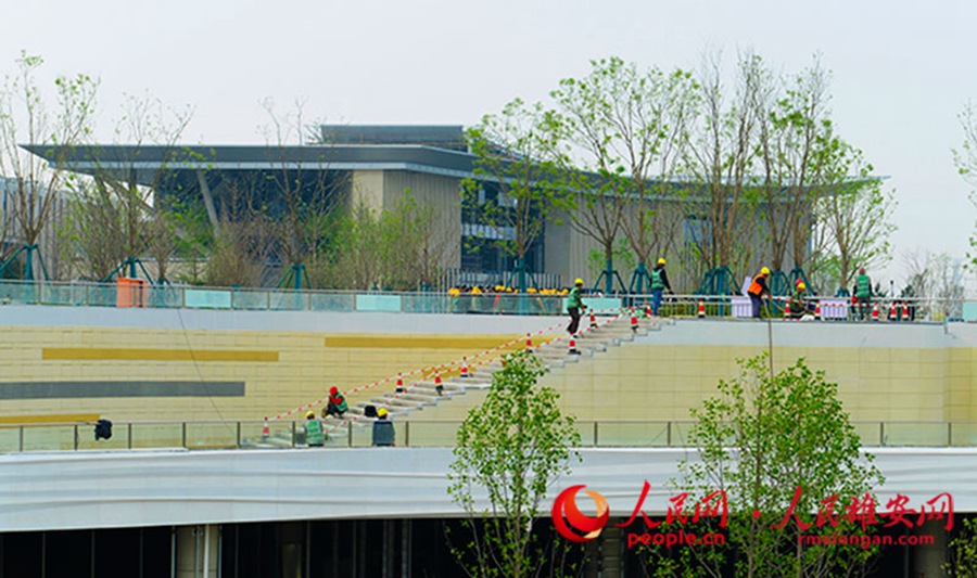 In pics: crescent moon-shaped park in Xiong'an New Area opens to public