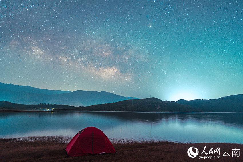 Breathtaking time-lapse of the Milky Way over SW China’s Yunnan