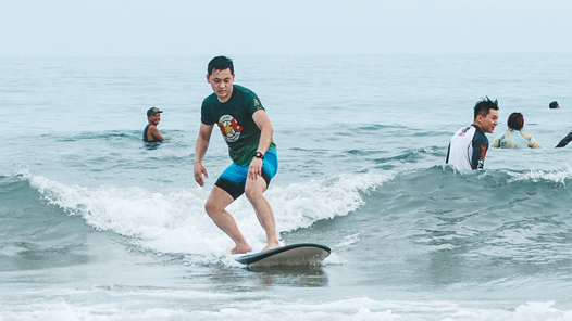 Riyue Bay in south China’s Hainan becomes surfing mecca for Chinese youngsters looking for chance to ride the waves