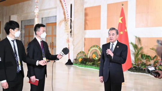 US should stop interfering in China's internal affairs: Wang Yi