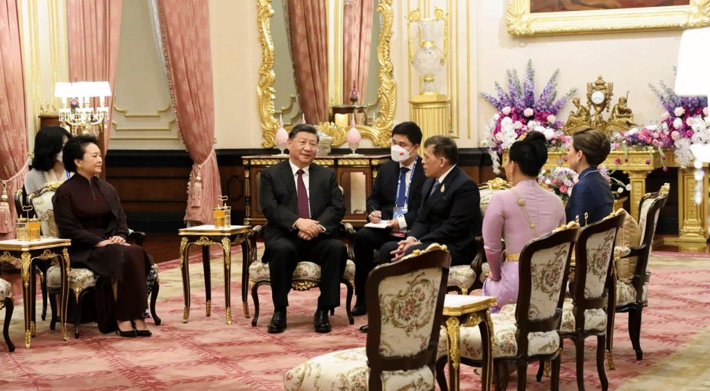 Xi, Peng Liyuan meet with Thai King Maha Vajiralongkorn, Queen Suthida