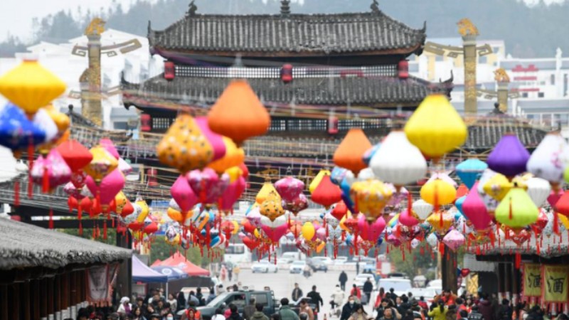 People have fun during Spring Festival holiday