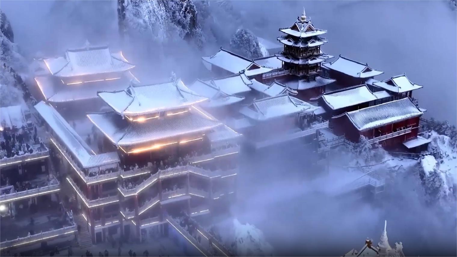 Stunning snowy scenes from Mount Laojun, Henan Province