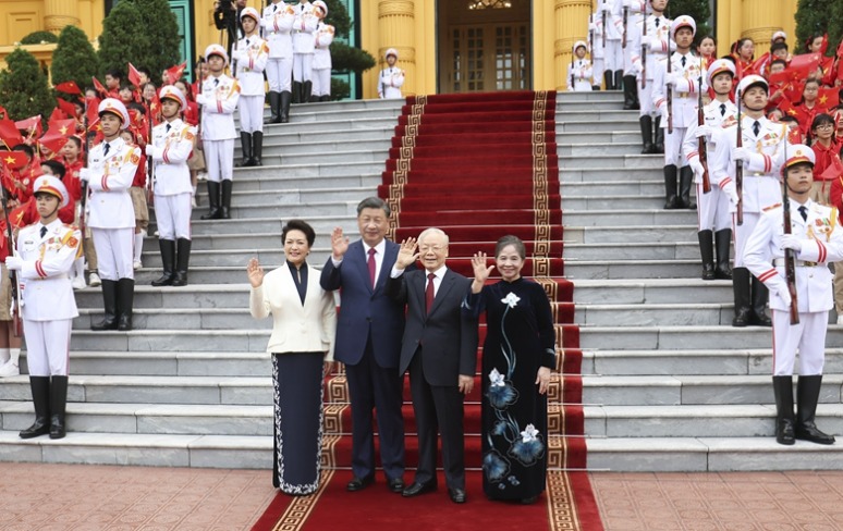 Xi pays state visit to Vietnam