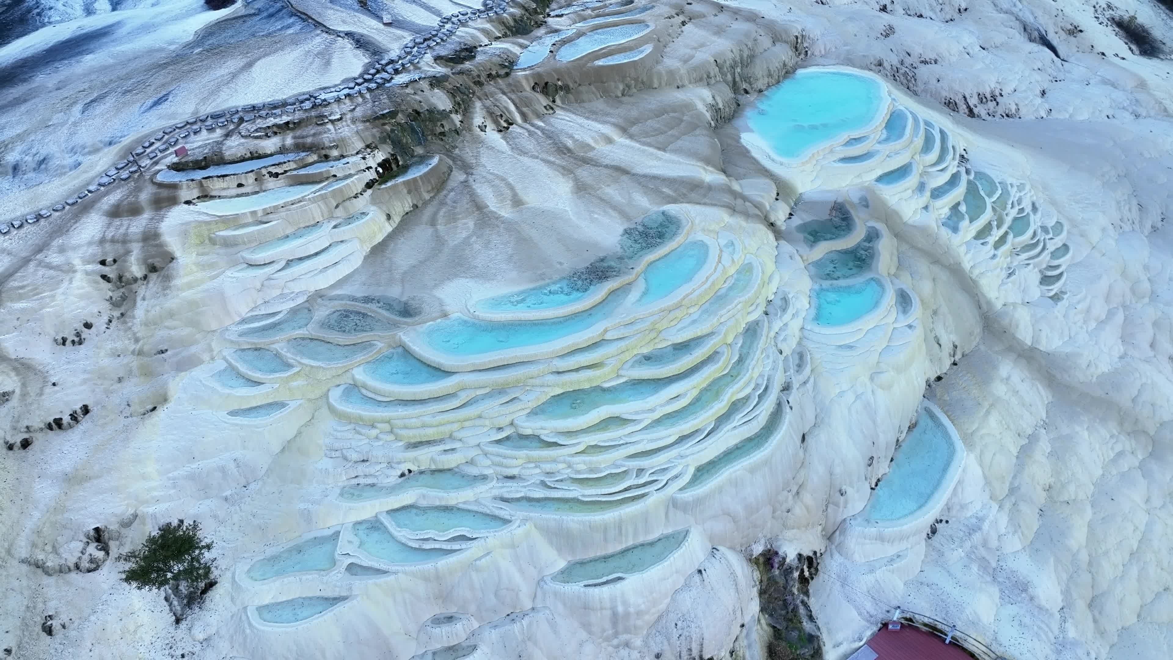 Spring water terraces form "blooming white flowers" in SW China's Shangri-La