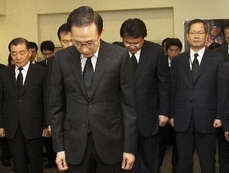 S Korea's Lee visits Japanese embassy to express condolences 