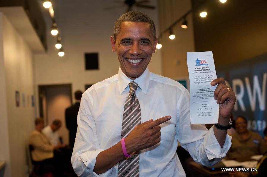 Photo taken on Oct. 25, 2012 shows that U.S. President Barack Obama holds his Early Voting Ballot Receipt at a polling station in Chicago, the United States. Barack Obama wins U.S. presidential elections. (Xinhua)