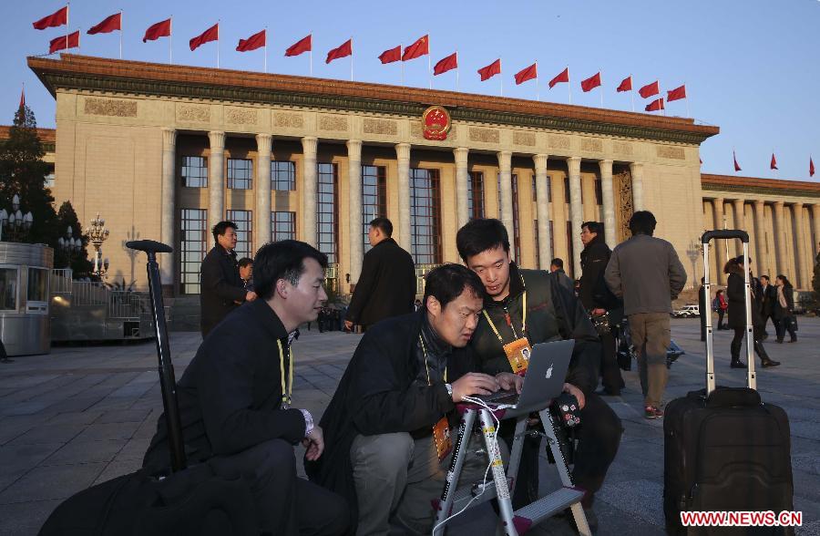 Reporters work outside the Great Hall of the People before the opening of the 18th National Congress of the Communist Party of China (CPC) in Beijing, capital of China, Nov. 8, 2012. The 18th CPC National Congress will be opened in Beijing on Thursday morning. (Xinhua/Pang Xinglei) 
