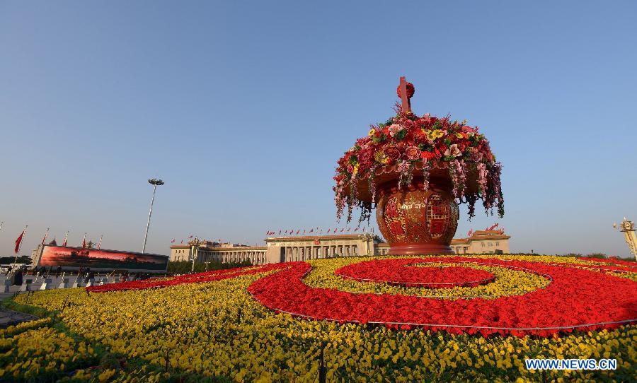 Photo taken on Nov. 8, 2012 shows a flower parterre at the Tian'anmen Square in Beijing, capital of China. The 18th National Congress of the Communist Party of China (CPC) will be opened in Beijing on Thursday morning. (Xinhua/Wang Jianhua)