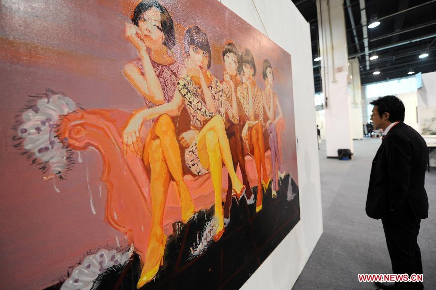 A man visits the 15th West Lake Art Fair in Hangzhou, capital of east China's Zhejiang Province, Nov. 8, 2012. The five-day fair, which kicked off on Thursday, attracted more than 200 exhibitors. (Xinhua/Ju Huanzong)