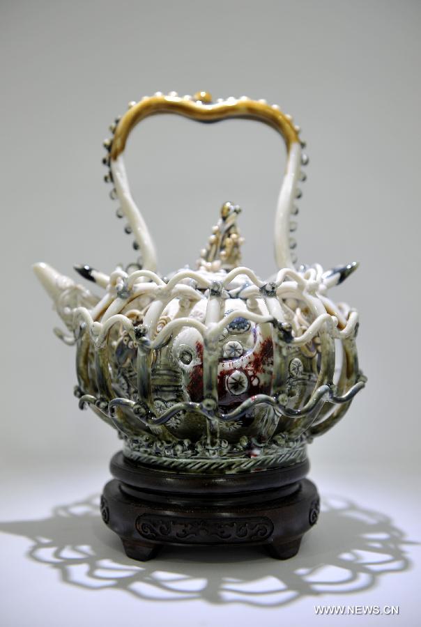 Photo taken on July 12, 2012 shows a piece of porcelain work createdy by Chinese ceramic artist Ren Ruihua at his studio in Jingdezhen, east China's Jiangxi Province. (Xinhua/Song Zhenping) 