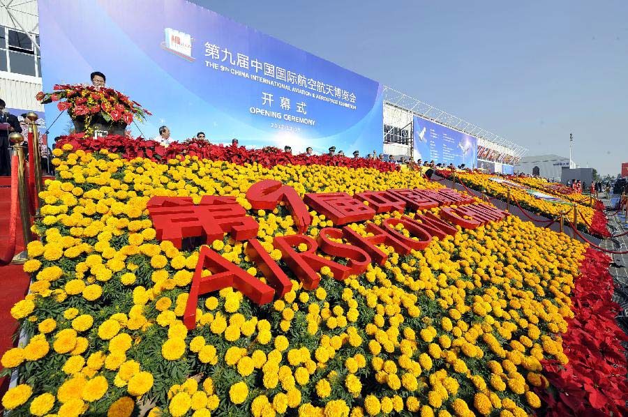 The openning ceremony of the 9th China International Aviation and Aerospace Exhibition is held in Zhuhai, south China's Guangdong Province, Nov. 13, 2012. About 650 exhibitors in the aviation and aerospace field took part in the six-day event. (Xinhua/Liang Xu) 