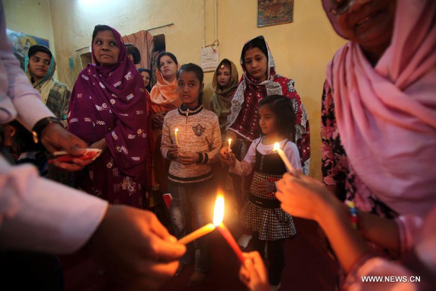 Pakistani Hindu devotees light candles to celebrate the Hindu festival of Diwali at a temple, in northwest Pakistan's Peshawar, on Nov. 13, 2012. People light lamps and offer prayers to the goddess of wealth Lakshmi in the Hindu festival of Diwali, the festival of lights, which falls on Nov. 13 this year. (Xinhua/Umar Qayyum)