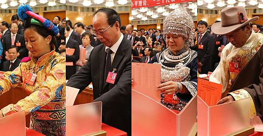 Delegates cast ballots during closing session of CPC 18th National Congress