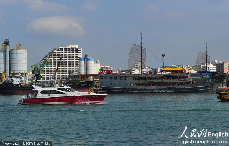 A luxurious antique style vessel, which attracted wide attention from the marine tourism industry, conducts its maiden sea trial in Sanya of Hainan province on Nov. 12, 2012. (CFP Photo)