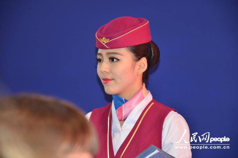 Cool aircraft, amazing aerobatic flights and beautiful models are the most attractive combination at the Airshow China 2012, which kicked off in south China’s Zhuhai on Nov. 13, 2012.(People's Daily Online/Wang Li)