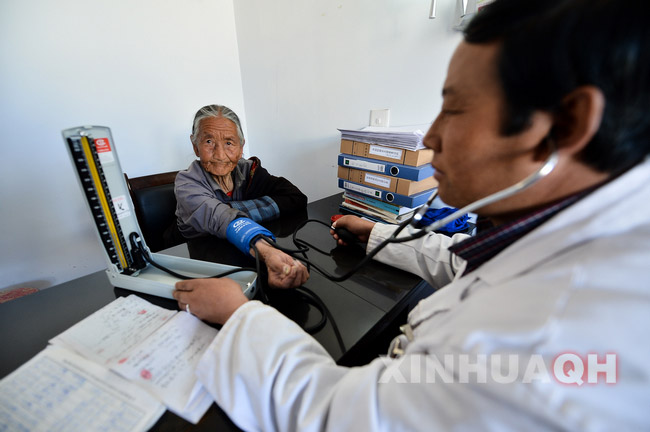 A doctor is measuring blood pressure for an elder woman in Regong Nursing Home, in Tongren County of the Huangnan Tibetan autonomous Prefecture in northwest Qinghai province on Nov. 12.