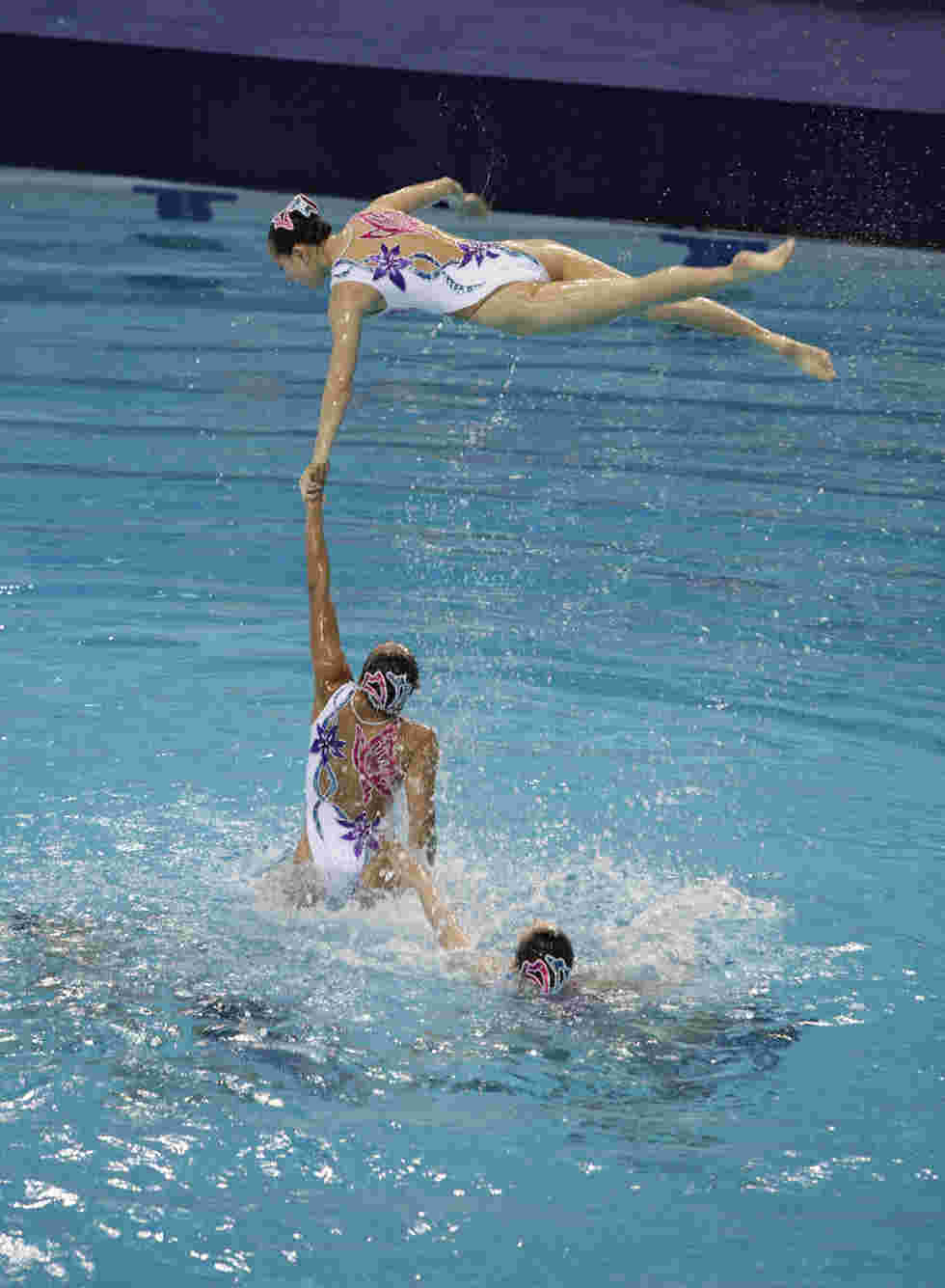 The Ninth Asian Synchronized Swimming Championships was held on Nov. 18 in Dubai, the United Arab Emirates. In the section of free routine final, China synchronized swimming team won the championship by 94.760 points.(Xinhua/An Jiang)