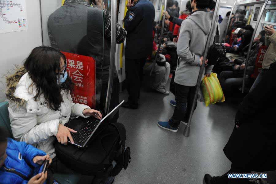 Digital life in Beijing's subway  (16)