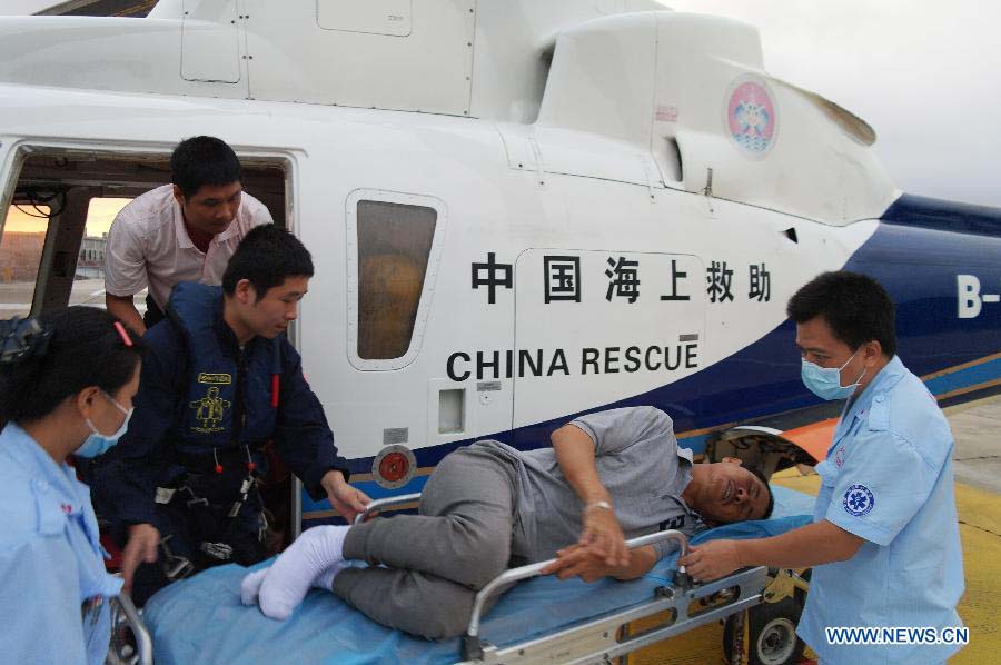 Rescuers of the First Rescue Squadron of the South China Sea tries to carry a sick fisherman to hospital in Zhanjiang, south China's Guangdong Province, Nov. 18, 2012. The squadron saved two sick fishermen and three missing fishermen from Nov. 17 to Nov. 19. (Xinhua/Chen Jianbo) 