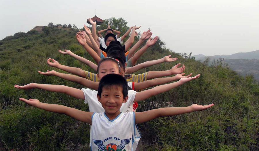 Children version of “Thousand-hand Bodhisattva” (Photo/Xinhua)