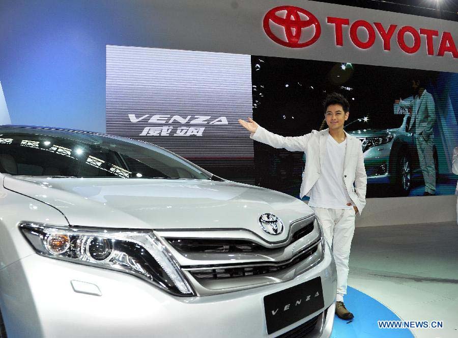 A Toyota Motor Corp's Venza is displayed at the exhibition hall of the Guangzhou auto show in Guangzhou, south China, Nov. 22, 2012. The auto show will be opened on Nov. 23, where Toyota Motor has brought 46 vehicles . (Xinhua/Liu Dawei)